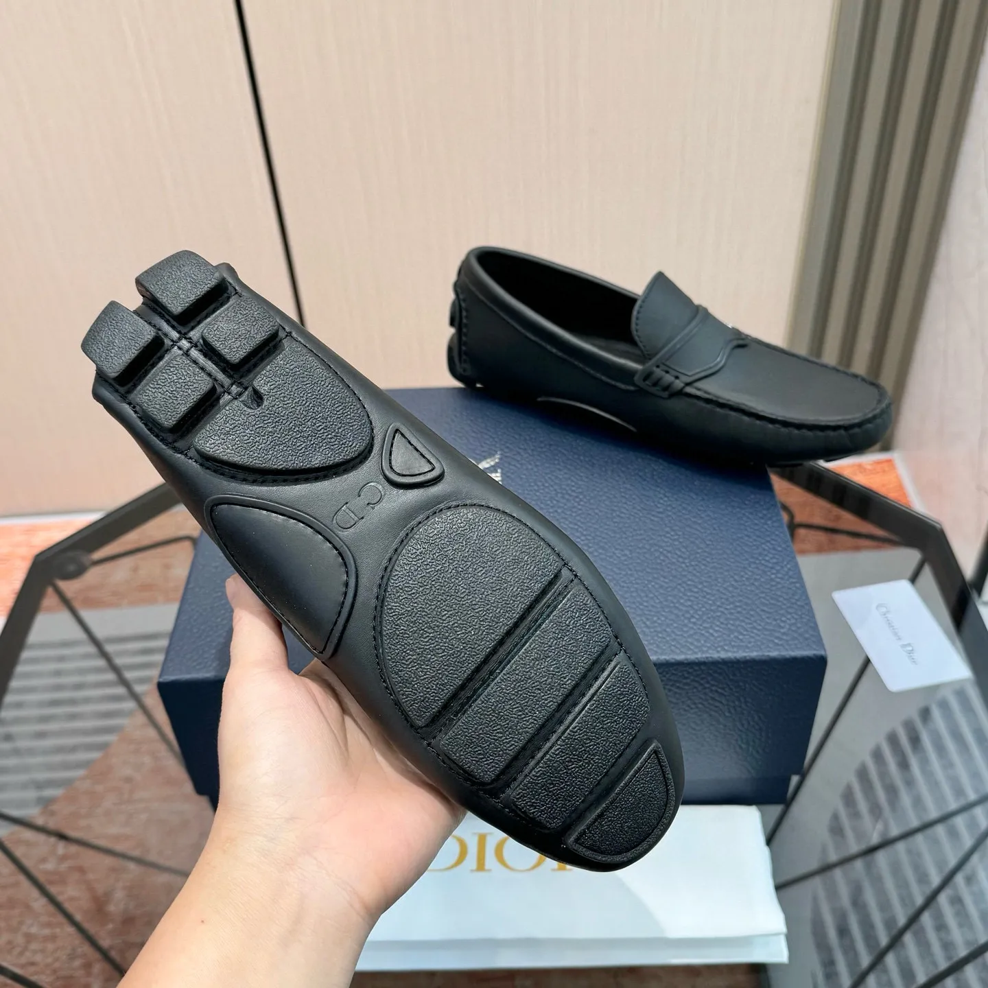 Men's shoes: 580💰 (Niu Li) (Dior Doudou shoes) Exclusive new model Official website new model The upper is made of high-quality imported calf, the color is delicate, and the luxurious texture flows. Tailor-made for exquisite men, creating a noble aura. Delicate and smooth lines. Cowhide lining. Size: 38-44, 45 customized. Outdoor driving shoes for experienced drivers🚗